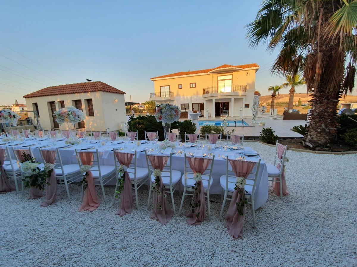 Larnaca Mansion Ideal For 3 Families Or More Eksteriør billede