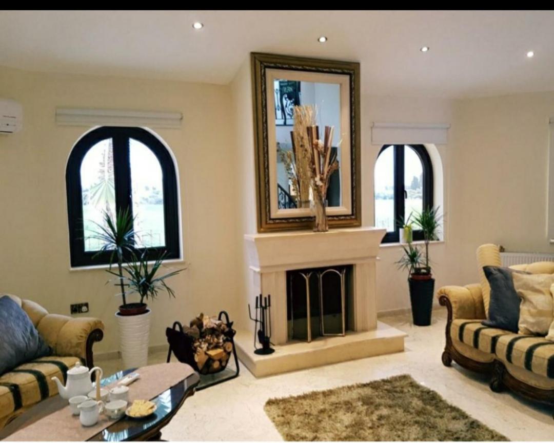 Larnaca Mansion Ideal For 3 Families Or More Eksteriør billede