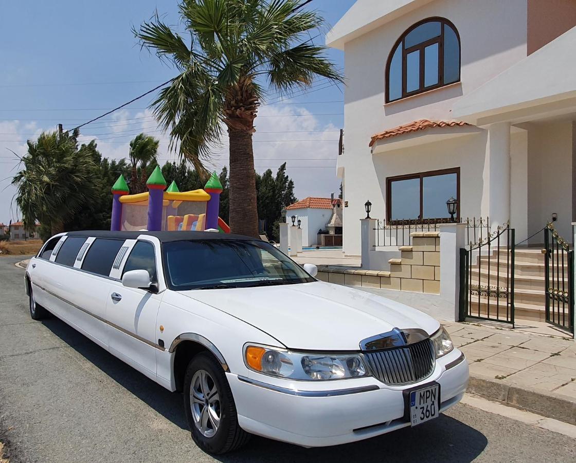 Larnaca Mansion Ideal For 3 Families Or More Eksteriør billede