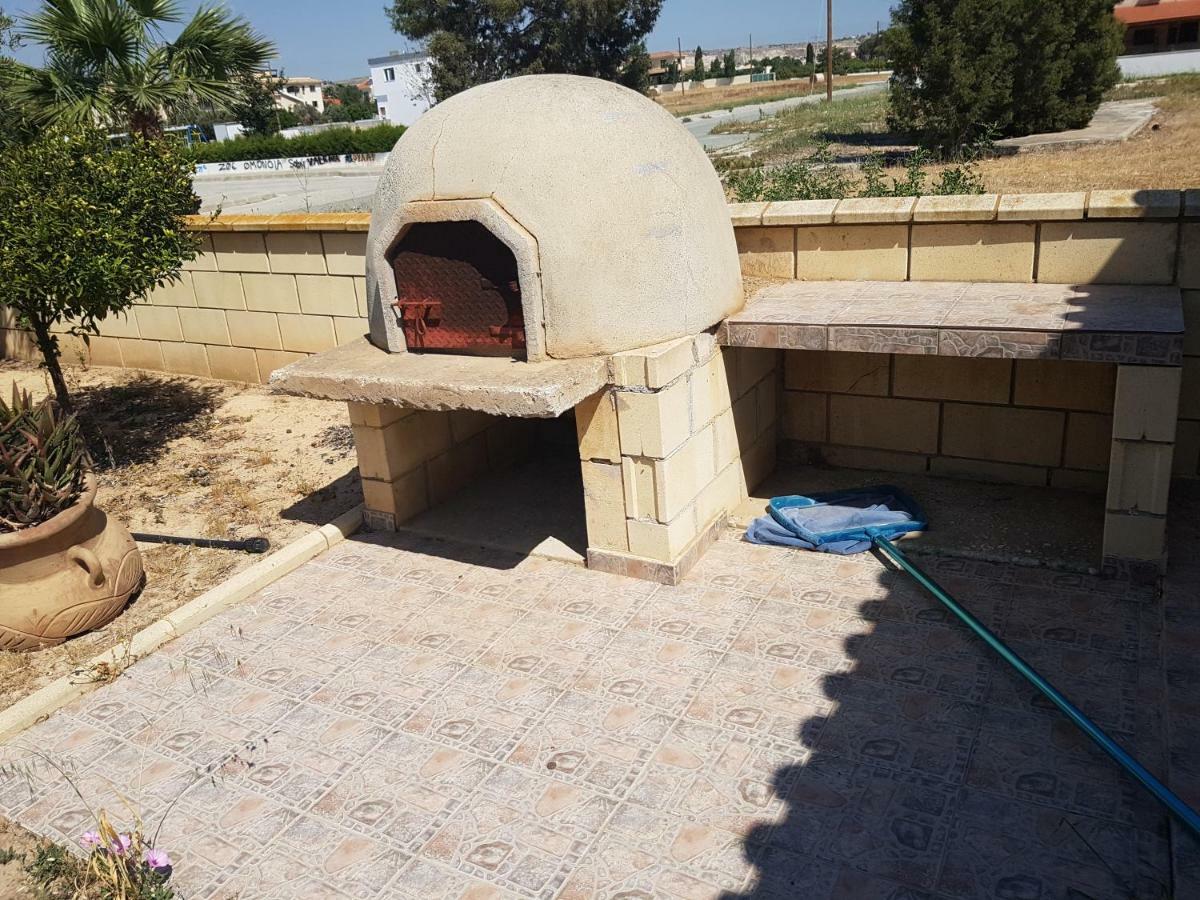 Larnaca Mansion Ideal For 3 Families Or More Eksteriør billede