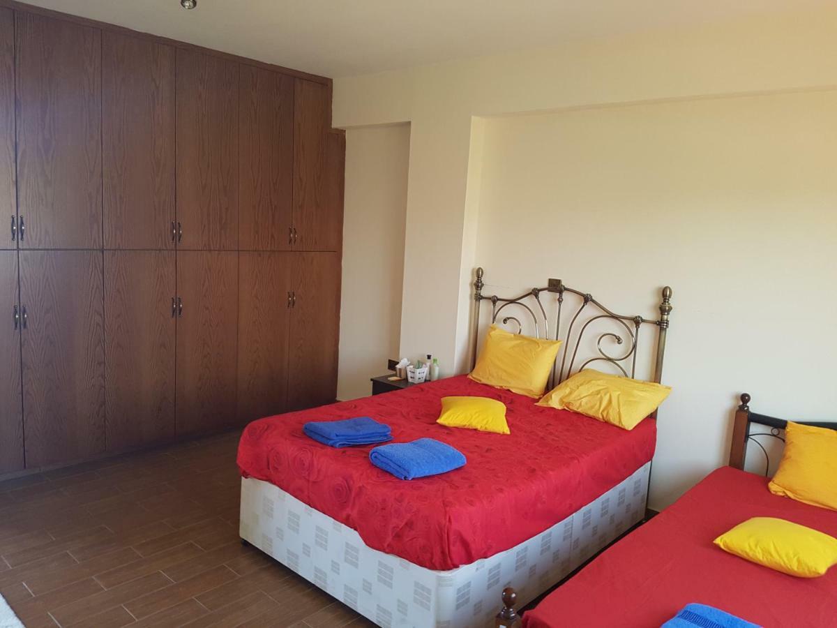 Larnaca Mansion Ideal For 3 Families Or More Eksteriør billede