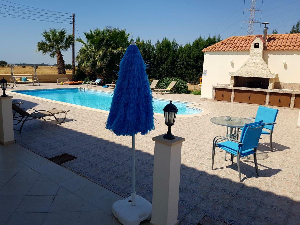 Larnaca Mansion Ideal For 3 Families Or More Eksteriør billede