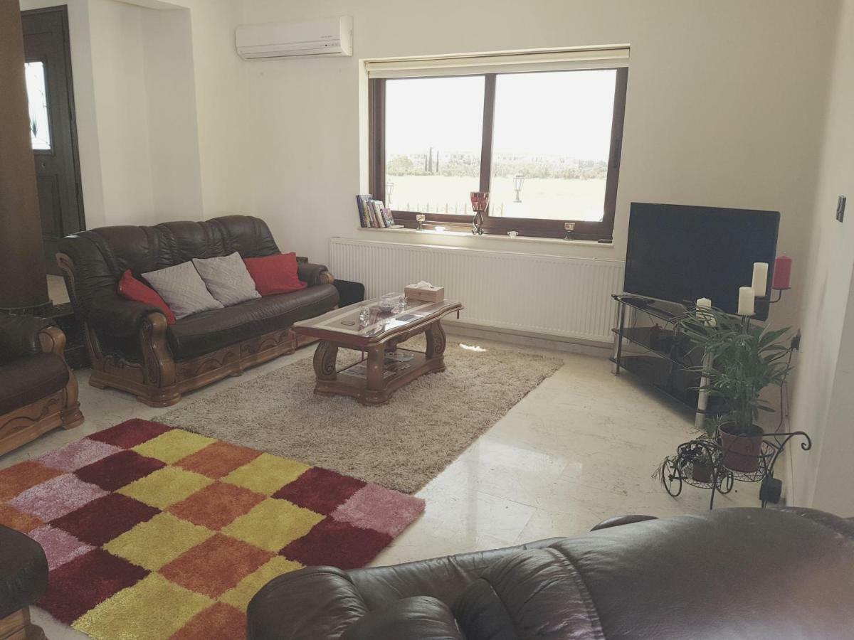 Larnaca Mansion Ideal For 3 Families Or More Eksteriør billede